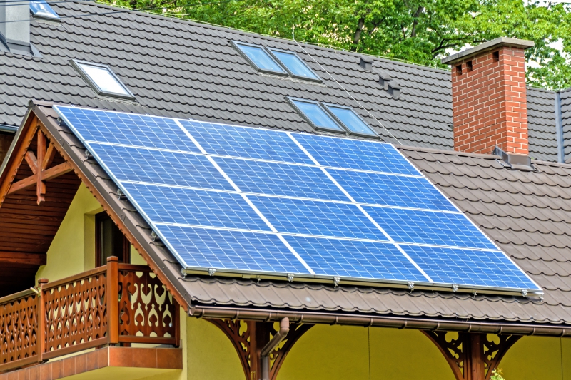 chauffagiste-ILONSE-min_solar-panels-1477987